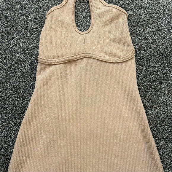 Pretty Little Thing Halter Neck Bodycon Dress - Picture 3 of 4